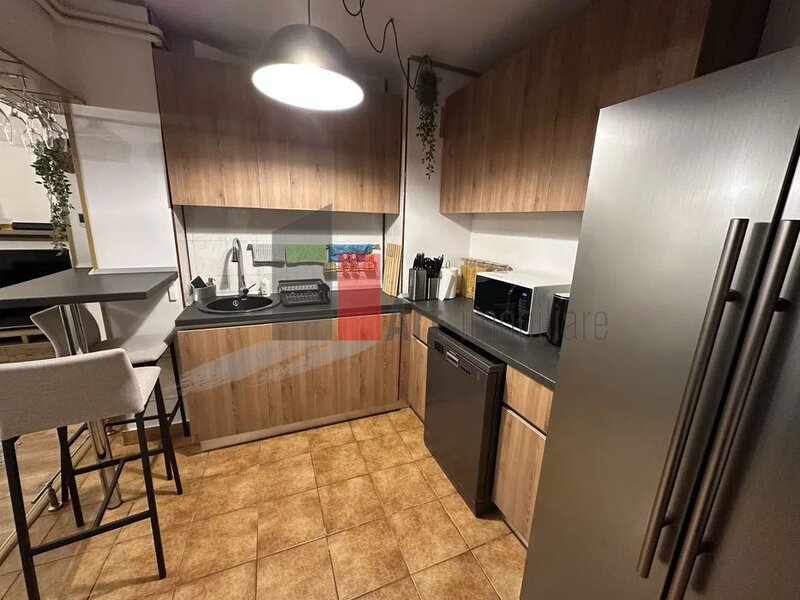 Trei camere lux, zona linistita, metrou, mobilat, utilat, parcare.